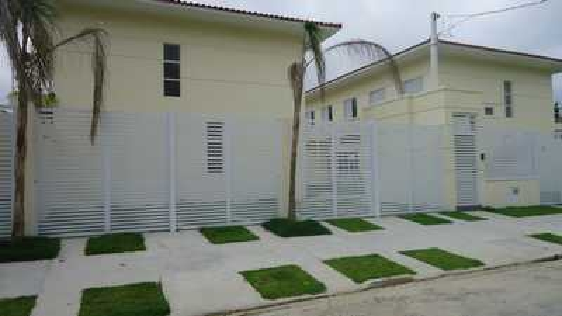 Casa em Villagio a venda em Bertioga